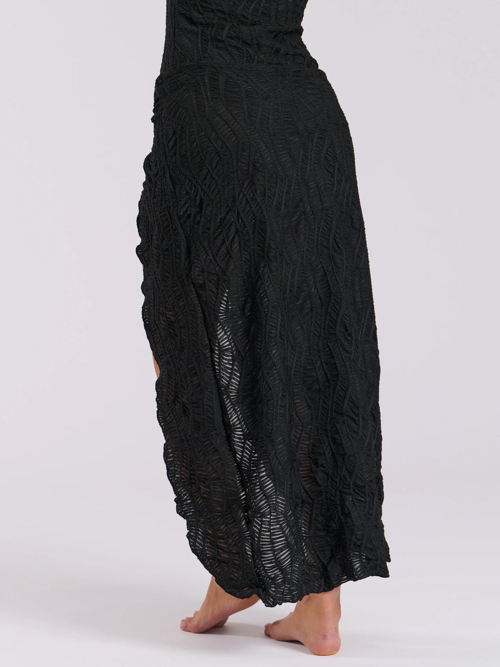 Black Textured Mid Beach Sarong With Hardware-Pink Waters 